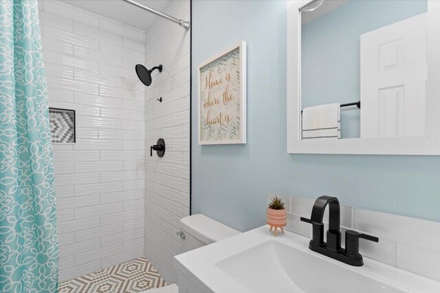 3385 Coastal Hwy Unit 23, Saint Augustine, FL 32084 - bathroom featuring a tile shower and vanity