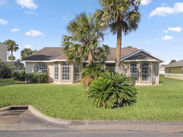 view of front facade with a front lawn