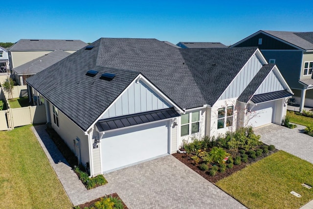 view of front of property featuring a front yard and a garage