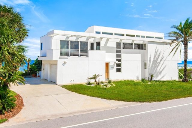 view of front facade featuring a garage and a front lawn