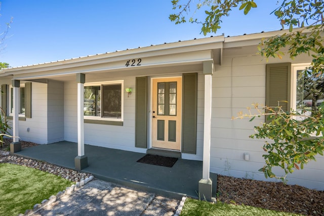 doorway to property with covered porch