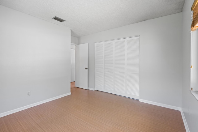 422 Nervia Ct, Saint Augustine, FL 32086 - unfurnished bedroom with light wood-style floors, baseboards, visible vents, and a closet