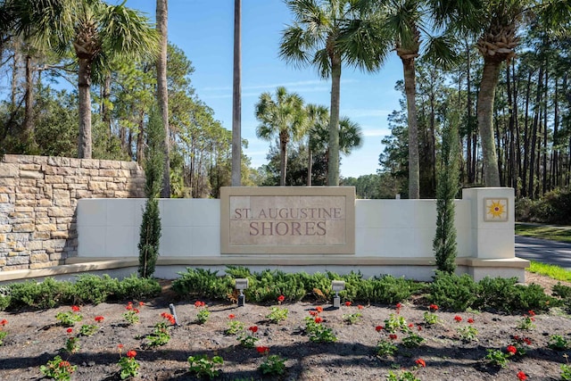 view of community / neighborhood sign