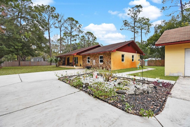 view of front of property with a front lawn