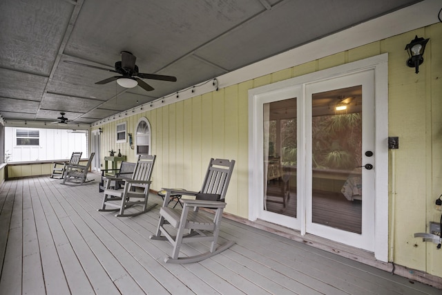 deck with ceiling fan