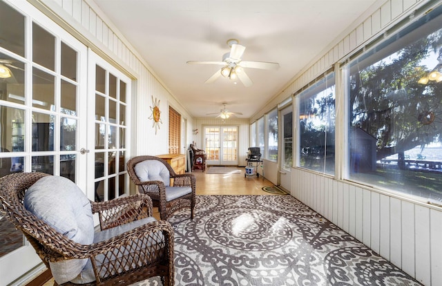 sunroom featuring ceiling fan