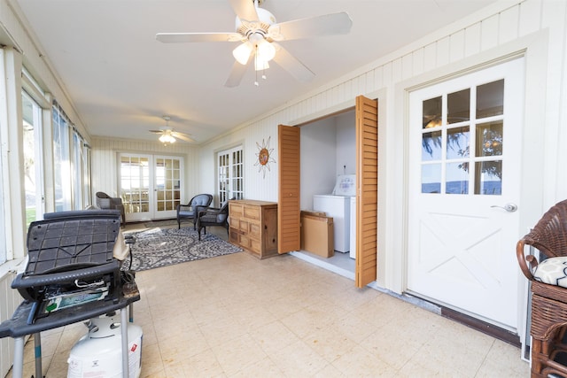 sunroom / solarium with washer / clothes dryer and ceiling fan