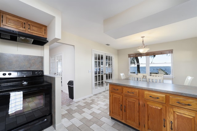 kitchen featuring electric range, tasteful backsplash, and hanging light fixtures