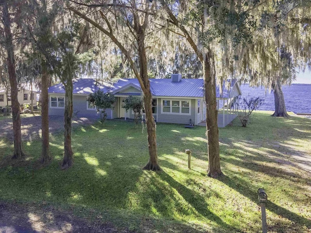 view of front of house featuring a water view and a front lawn