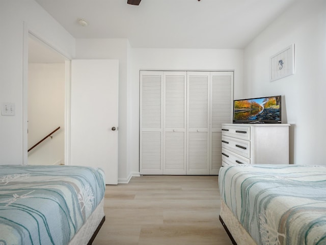 bedroom featuring light hardwood / wood-style floors, a closet, and ceiling fan