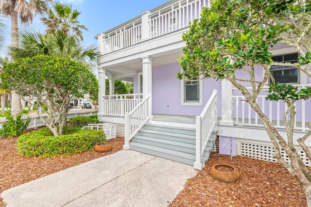 doorway to property with covered porch