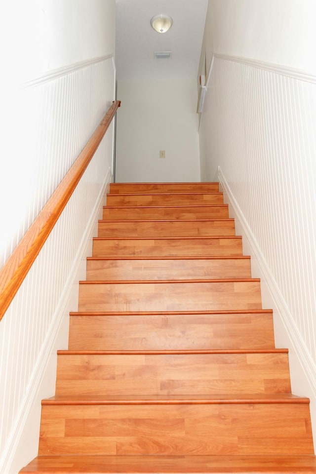 23213 Harbour Vista Cir, Saint Augustine, FL 32080 - staircase featuring visible vents