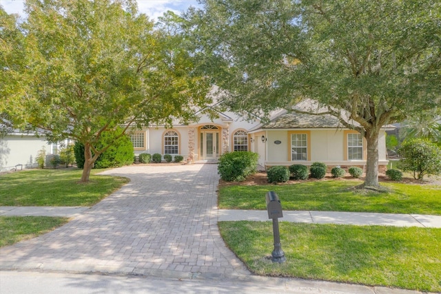 view of front facade with a front lawn