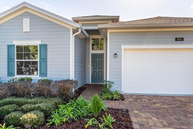 view of front facade featuring a garage