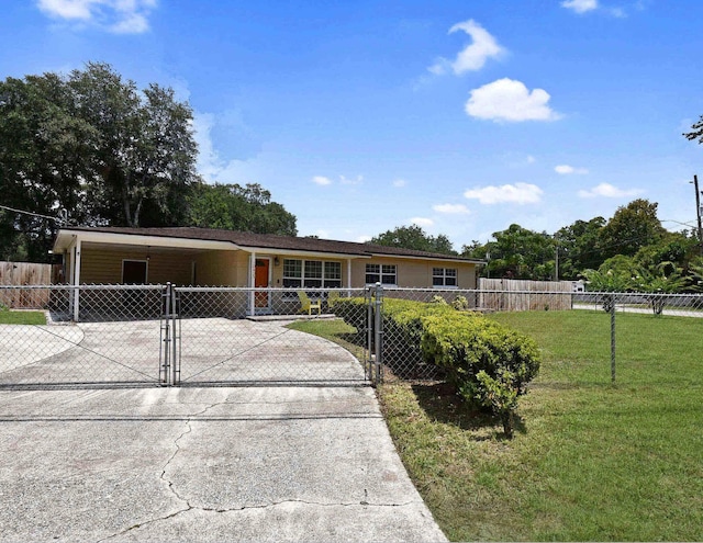 view of front of home featuring a front yard and a carport