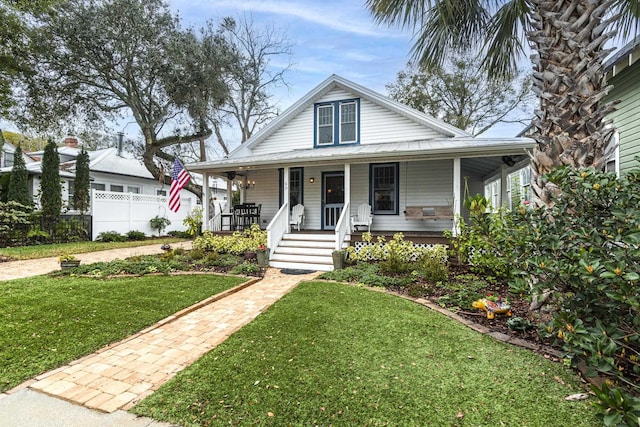60 Saragossa St, Saint Augustine, FL 32084 - view of front of property featuring covered porch, fence, and a front lawn