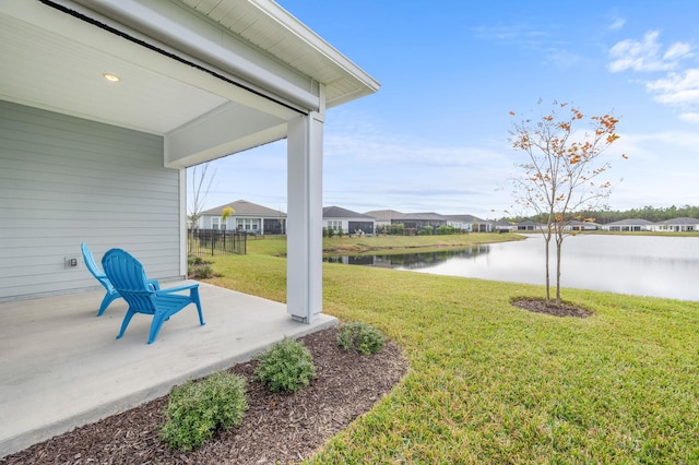 view of yard featuring a water view