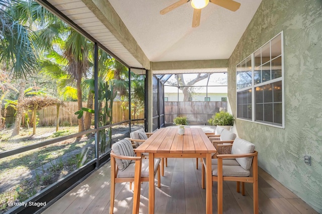 sunroom with ceiling fan