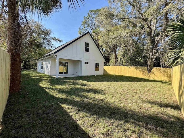 exterior space featuring a fenced backyard