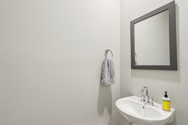 bathroom featuring sink