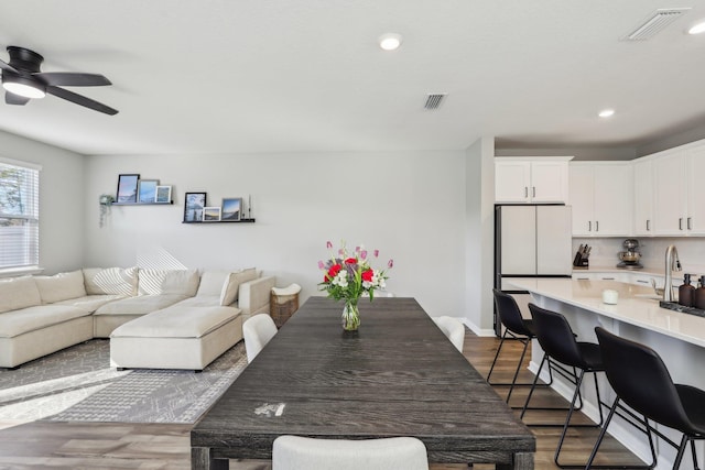 living room featuring hardwood / wood-style flooring and ceiling fan