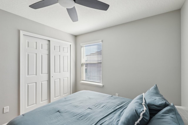 bedroom featuring a textured ceiling, a closet, and ceiling fan