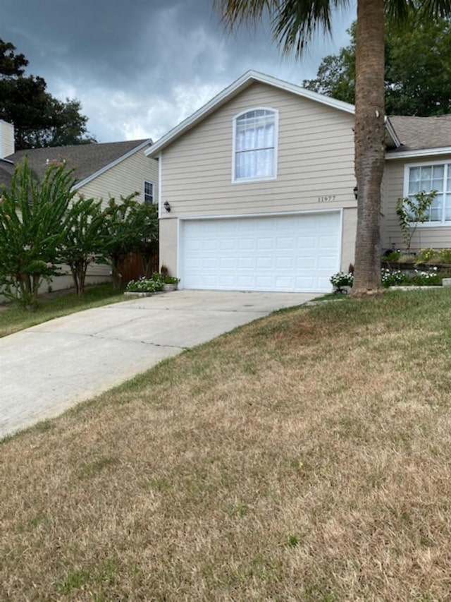 view of front facade with a garage and a front yard