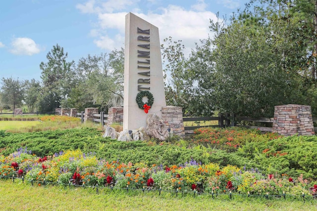 view of community / neighborhood sign