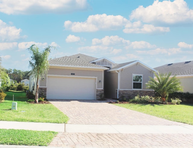 view of front of property featuring a front yard and a garage