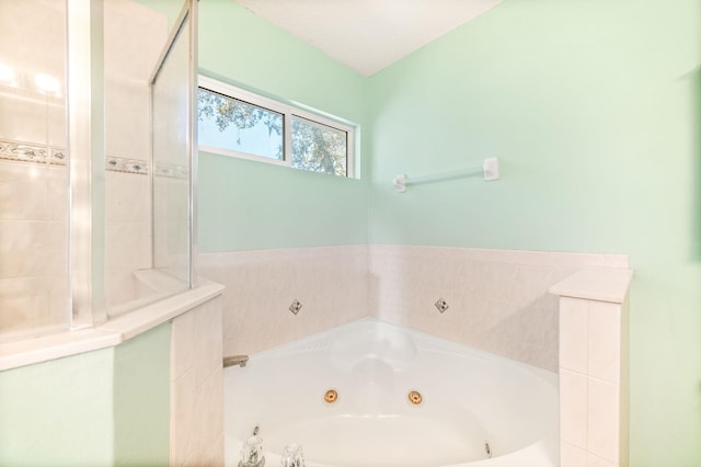 bathroom featuring a bathing tub