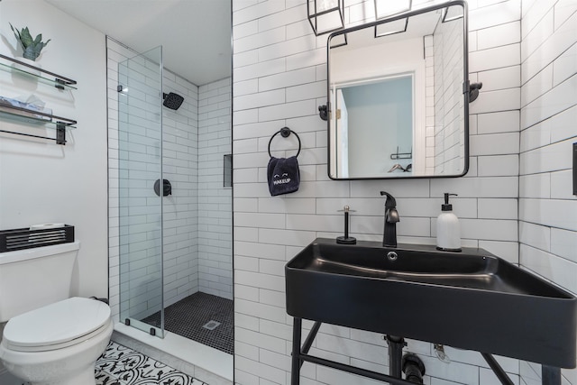 2 Mulvey St, Saint Augustine, FL 32084 - bathroom featuring a tile shower, tasteful backsplash, and tile walls