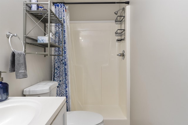 bathroom featuring a shower with shower curtain, vanity, and toilet