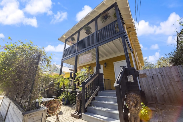 2 Mulvey St, Saint Augustine, FL 32084 - view of front of house with a balcony