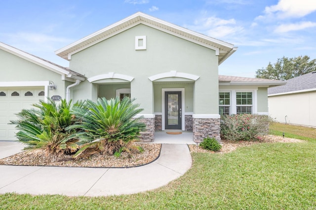 view of front facade with a garage, a front lawn, and stucco siding