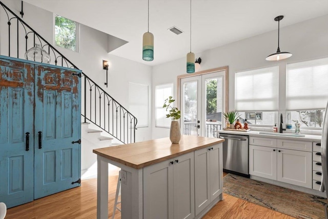 91 Oneida St, Saint Augustine, FL 32084 - kitchen with visible vents, a sink, light wood-style floors, wood counters, and stainless steel dishwasher