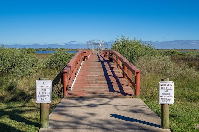 view of property's community with a mountain view