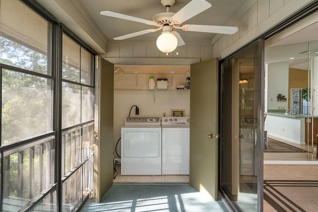 clothes washing area featuring washing machine and dryer, carpet, and ceiling fan