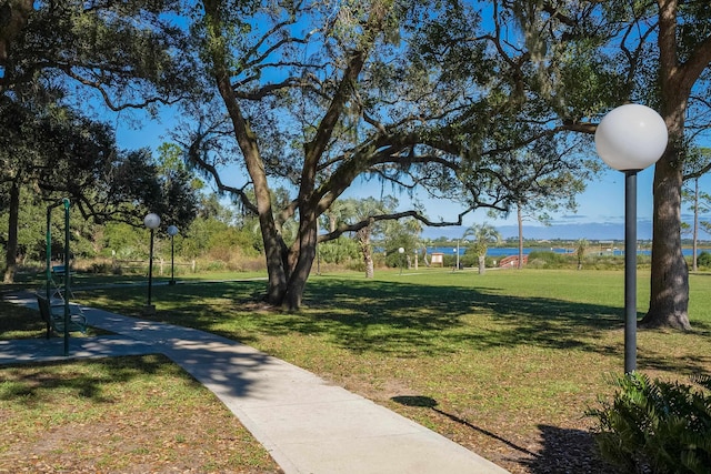 view of property's community featuring a yard