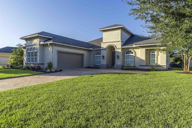 view of front facade featuring a front lawn and a garage