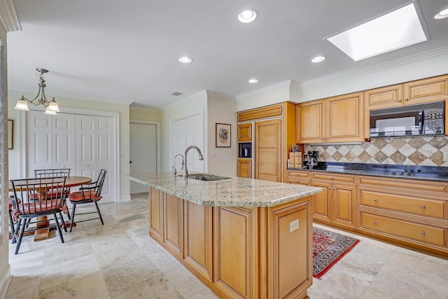 1 Sandpiper Cv, Ponte Vedra Beach, FL 32082 - kitchen featuring black microwave, backsplash, ornamental molding, light stone counters, and a kitchen island with sink