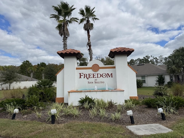 view of community / neighborhood sign