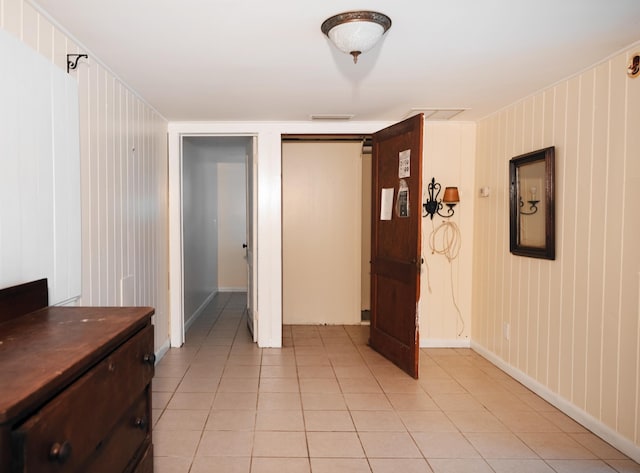 12 E Park Ave, Saint Augustine, FL 32084 - hall featuring light tile patterned floors
