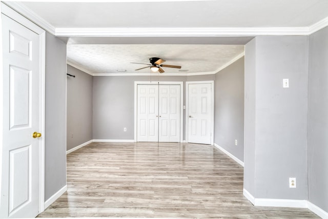 unfurnished bedroom featuring light hardwood / wood-style flooring, ceiling fan, and crown molding