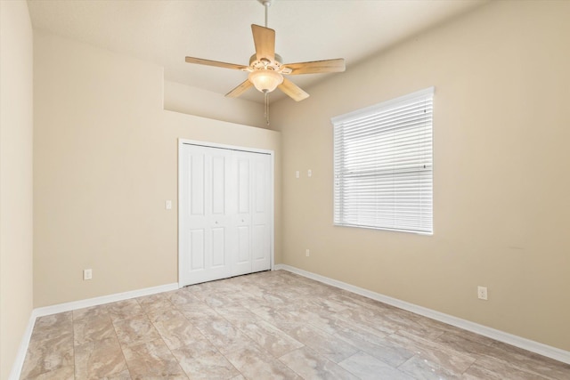 unfurnished bedroom featuring ceiling fan and a closet