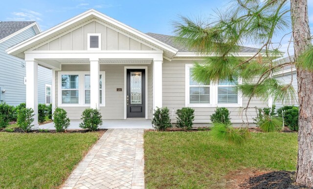 craftsman-style house with a front yard