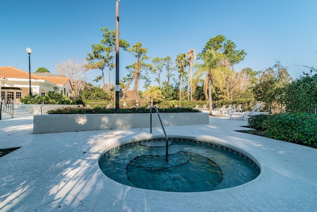 view of pool with an in ground hot tub and a patio area