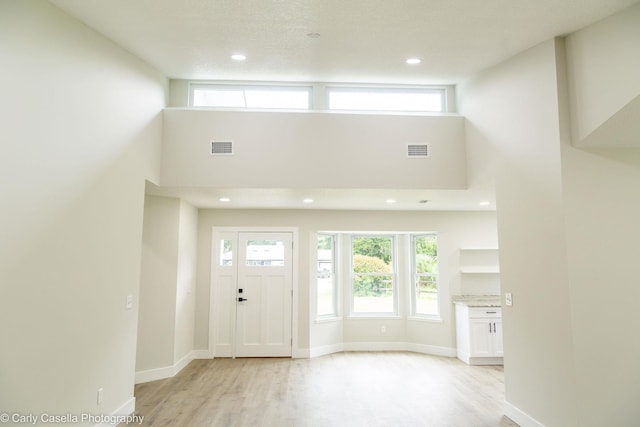 552 Fox Hollow Ln, Saint Augustine, FL 32086 - entrance foyer featuring light wood finished floors, a high ceiling, and recessed lighting
