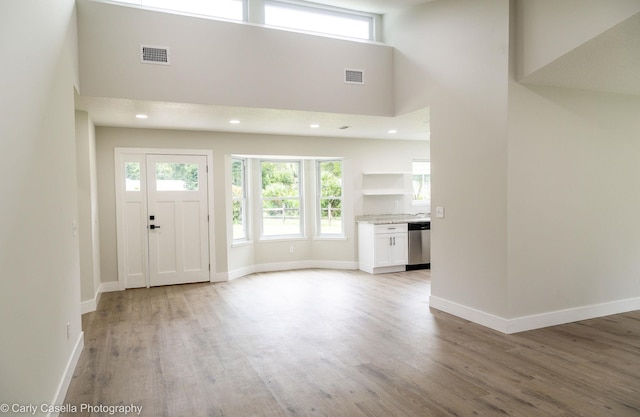 552 Fox Hollow Ln, Saint Augustine, FL 32086 - foyer with light wood-style floors, recessed lighting, and a towering ceiling