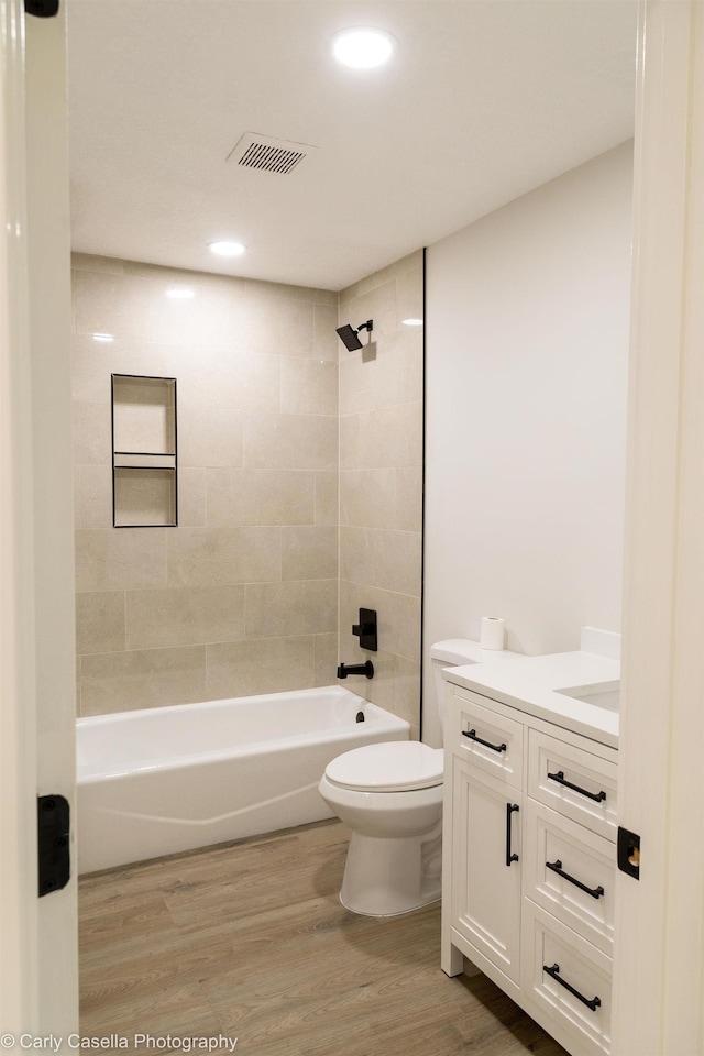 552 Fox Hollow Ln, Saint Augustine, FL 32086 - full bathroom with vanity, tub / shower combination, wood finished floors, and recessed lighting