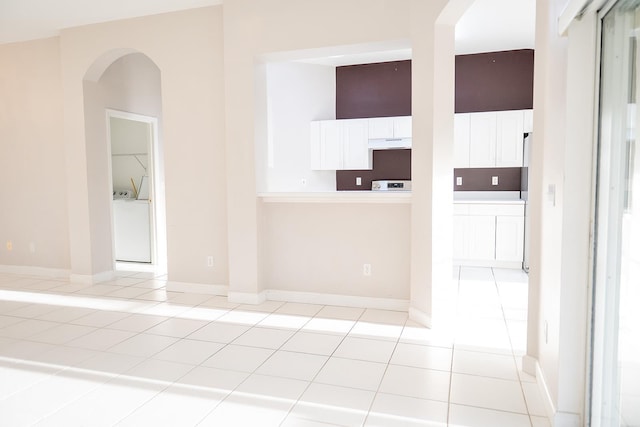 empty room featuring light tile patterned floors